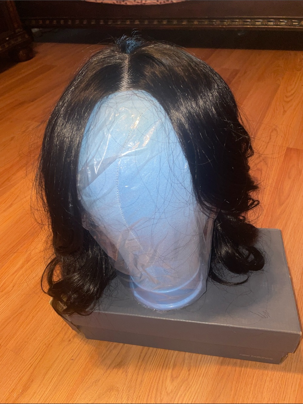 Natural Center-Part Black Synthetic Wig — Smooth Shine & Soft Waves